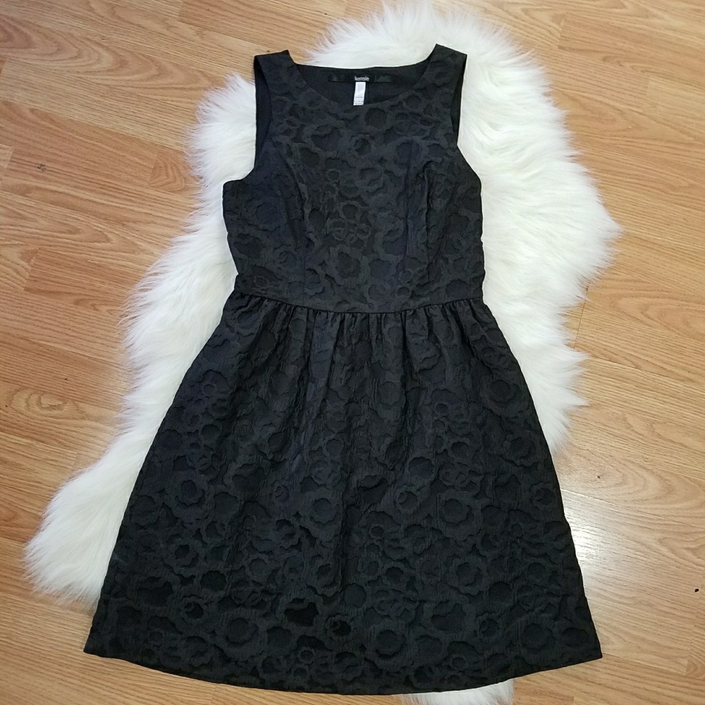 Kensie All Black Sleeveless Dress w Overall Print